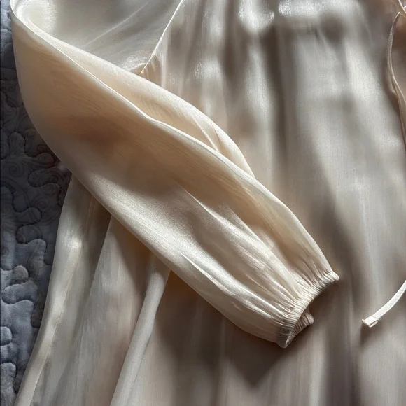 Lauren Conrad Elegant Cream Women's Blouse Size XL - Picture 2 of 4